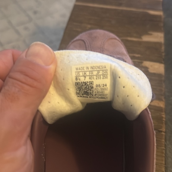 Women’s Adidas Gazelle size 8.5, runs a size larger great new condition - Picture 6 of 6